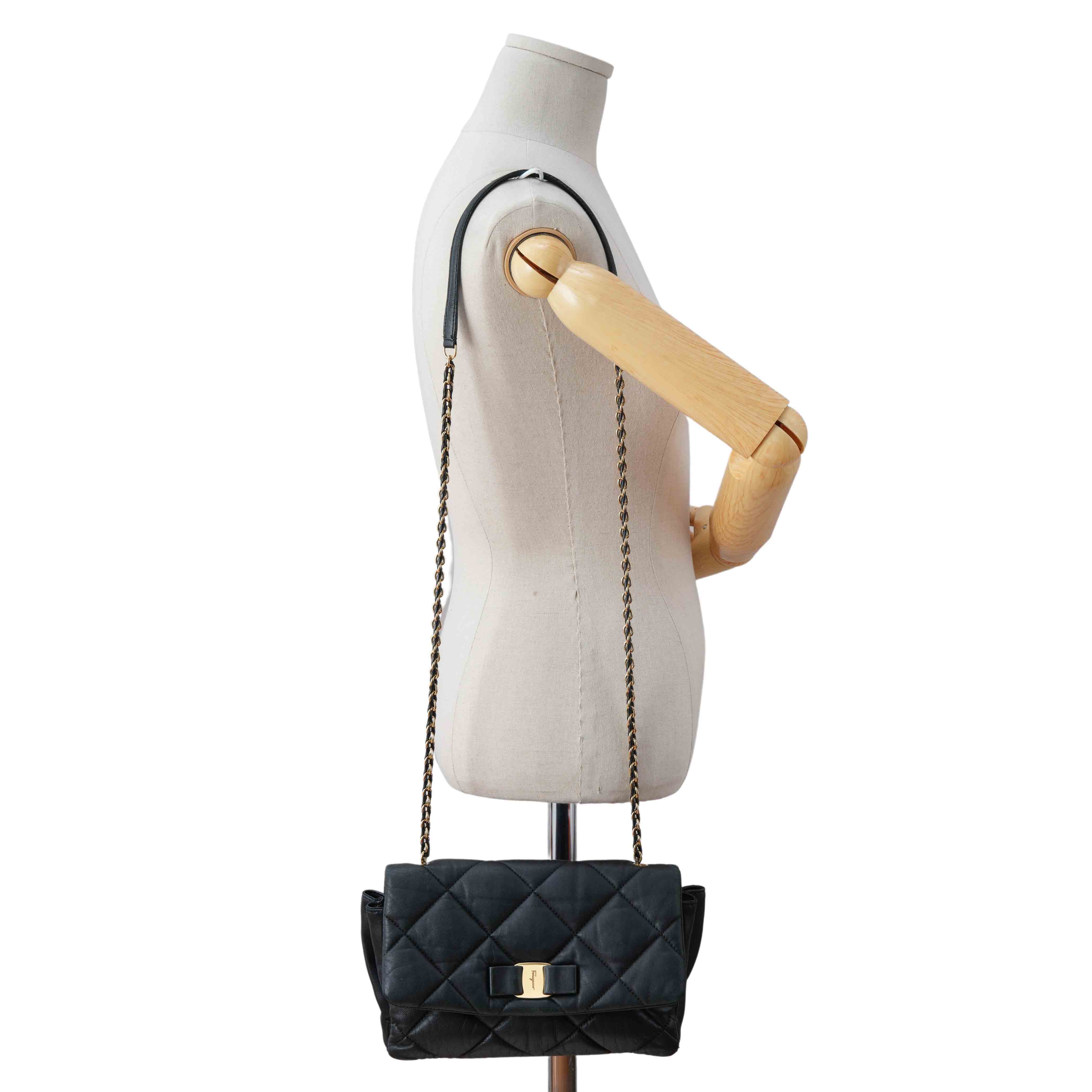 FERRAGAMO(USED)페레가모 바라리본 퀼팅 체인 숄더백
